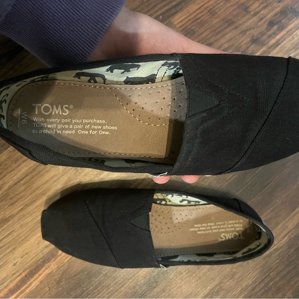 TOMS size 6!